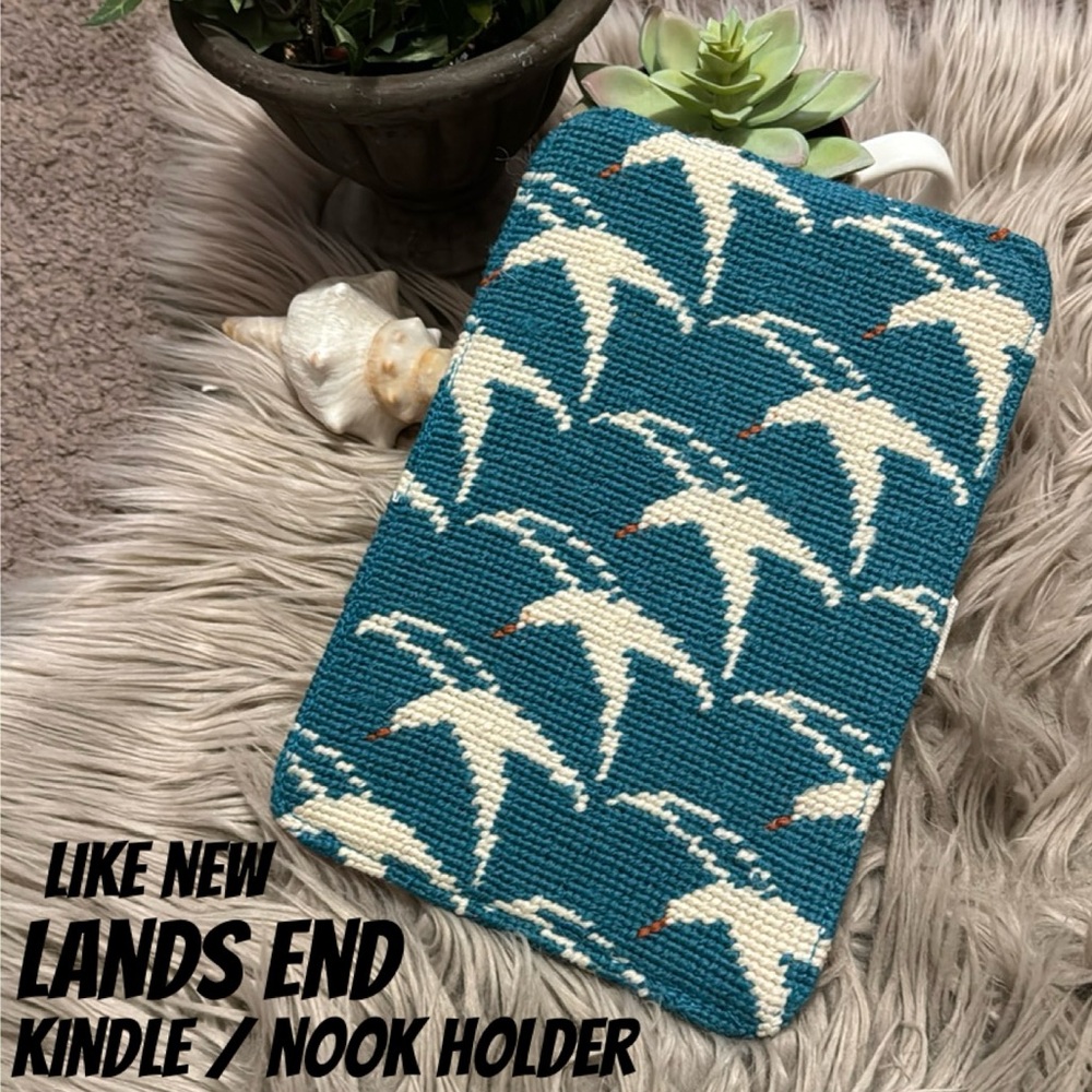Like New Lands End Nook/Kindle Fire Holder-6.5x9.5-Snap Closure-Teal/White